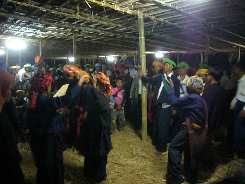The men and the women take it in turns to sing a line - just like a Maltese ghanja.